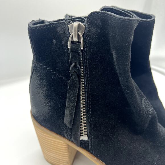 DV DOLCE VITA LANIE BOOTIE NWOB Size 8 Black Suede - Picture 3 of 6
